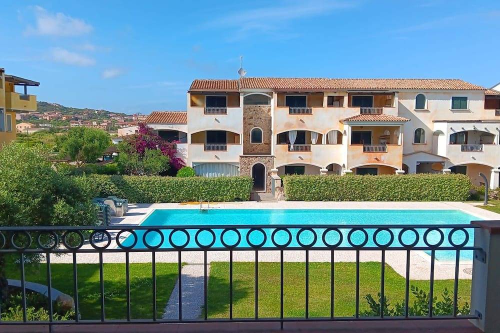 Ganze Wohnung, New Apartment Pool View, Few Steps From The Sea / WIFI Free in Santa Teresa di Gallura, Santa Teresa Gallura (Gemeinde)