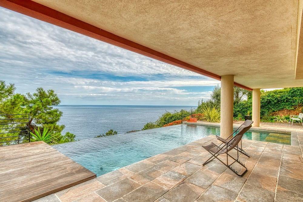 Villa Terres Rouges - Villa exceptionnelle, piscine chauffée, vue mer, à côté du Palais in Théoule-sur-Mer, Massif de l'Esterel
