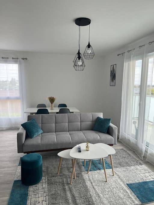 Appartement entier, Appartement F3 cozy avec balcon proche de Paris et aéroport Cdg in Villiers-le-Bel, Val-d'Oise