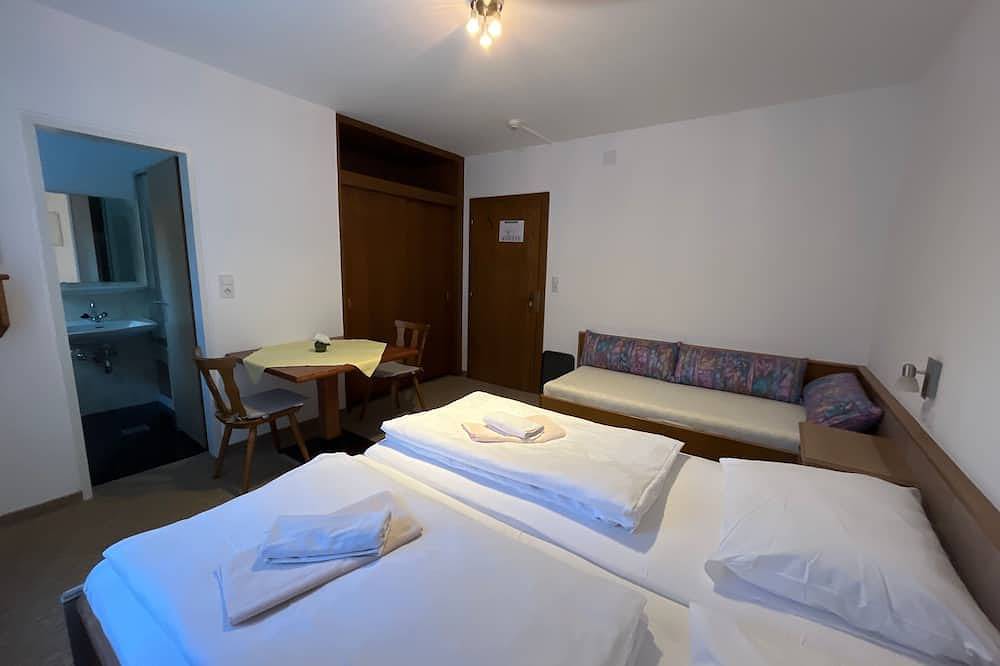 Zimmer 07 / 3bett Ohne Balkon - Pension Alpina in Obsteig, Tiroler Oberland