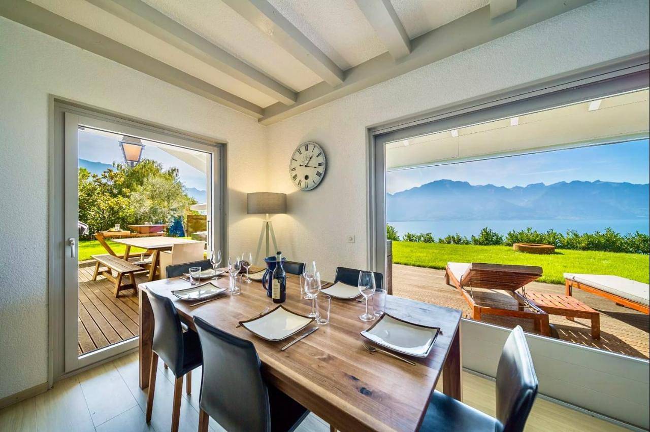 Sunset House with gorgeous view of the lake in Chernex, Montreux