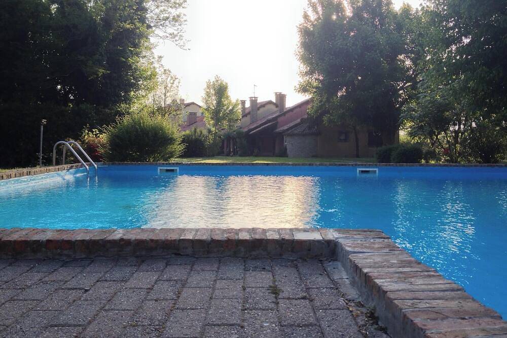 Ganze Wohnung, Beautiful and Quiet Villa In Residence In The Po Delta Oasis in Porto Viro, Polesine