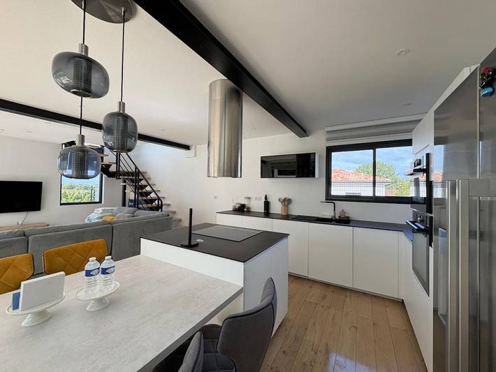 Location de vacances pour 6 personnes, avec jardin et piscine à Sallebœuf - 3