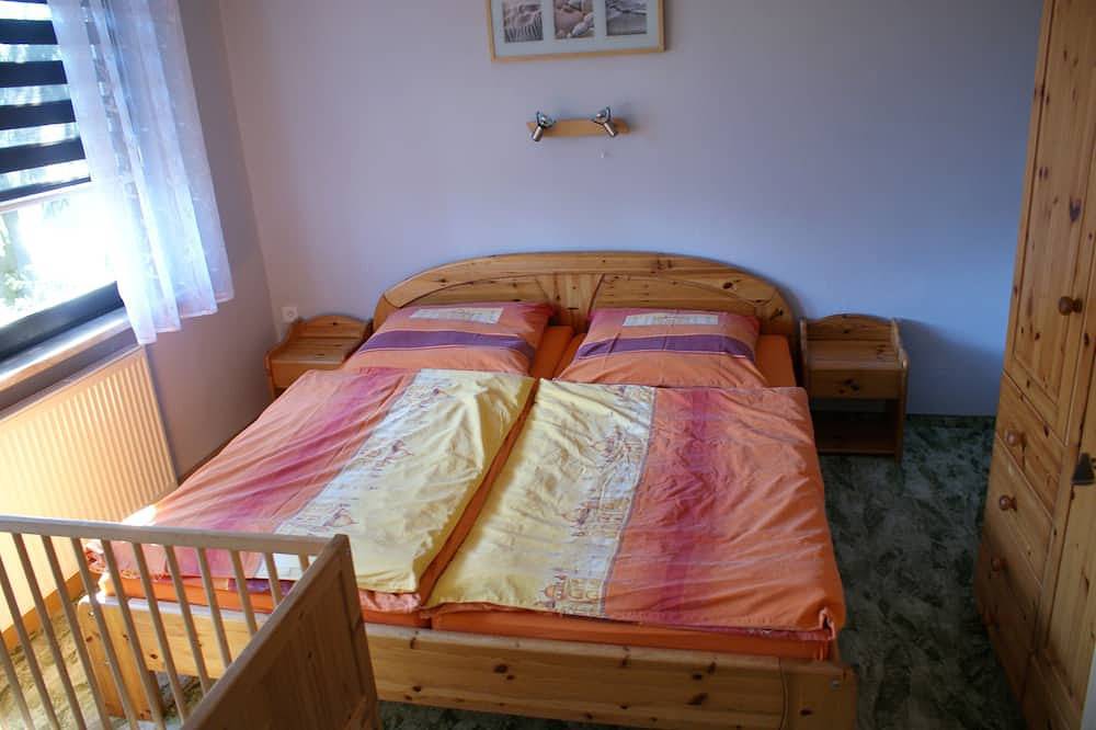 Direkt am Wald, in ruhiger Lage gelegenes, sehr gut ausgestattetes Ferienhaus in Zwota, Klingenthal