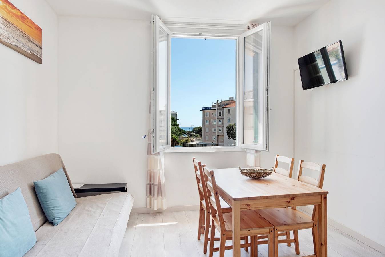 Apartamento entero, Apartamento "Bilocale Mezzano in centro" con vistas al mar y aire acondicionado in Varazze (City), Varazze