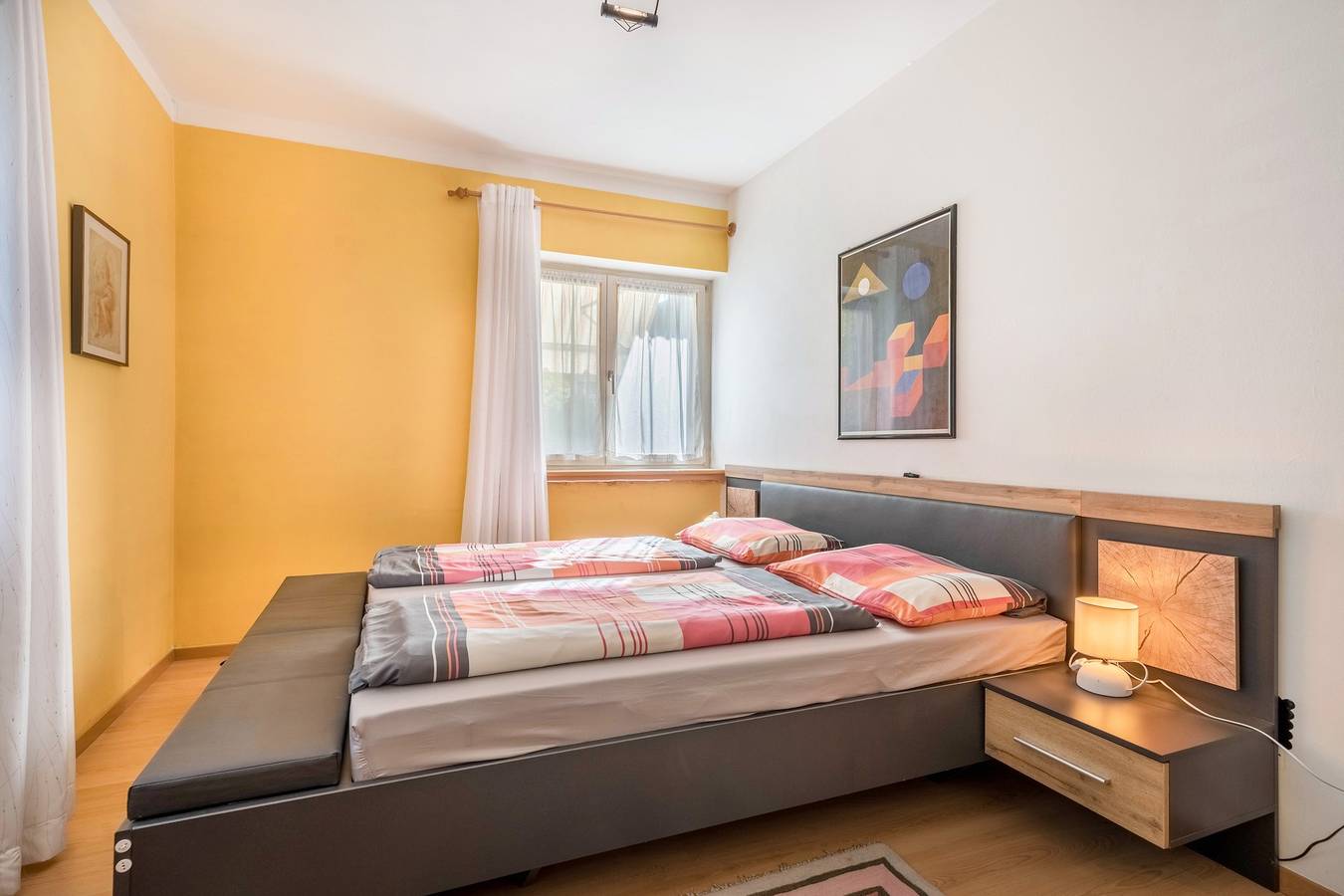 Ganze Wohnung, Ferienwohnung 'Oase' mit Gemeinschaftsgarten, Wlan und der Möglichkeit den privaten Pool zu benützen in Oberlana, Lana