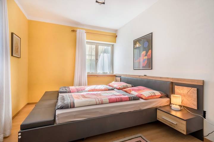 Ganze Wohnung, Ferienwohnung 'Oase' mit Gemeinschaftsgarten, Wlan und der Möglichkeit den privaten Pool zu benützen in Oberlana, Lana
