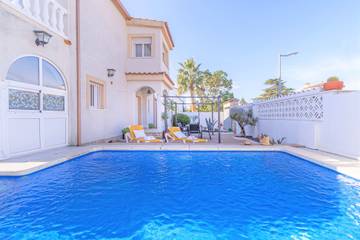 Villa pour 8 Personnes dans Castelló d'Empúries, Costa Brava, Photo 1