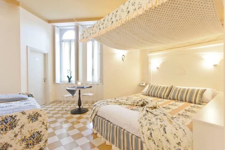 Appartamento intero, Appartamento 'Monolocale Classic (20 m²)' vista città, Wi-Fi e aria condizionata in Riva del Garda, Prealpi Gardesane