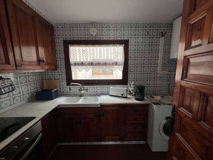 Appartement entier, Appartement "Sea Breeze" avec terrasse, jardin partagé et Wi-Fi in Costa del Garraf