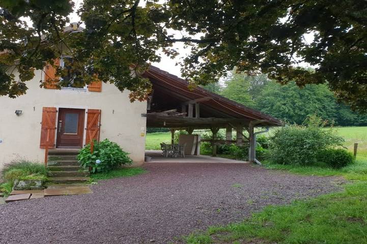 Gîte pour 6 personnes, avec terrasse, animaux acceptés à Saint-Bresson