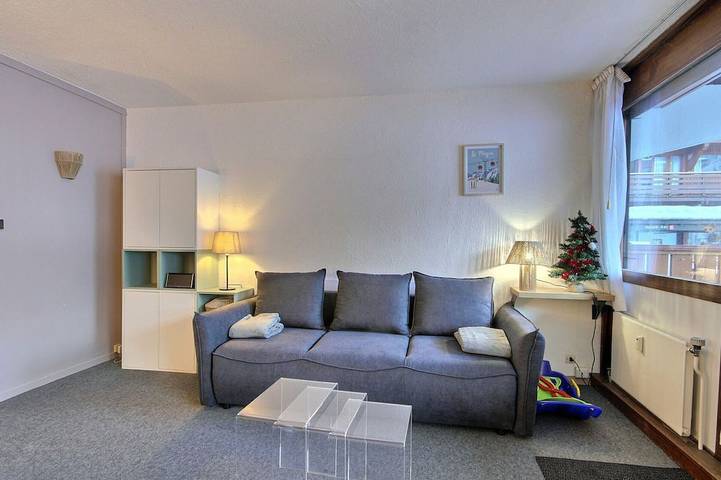 Entire apartment, 3-room apartment on ski runs with large terrace and Wi-Fi in Plagne Centre, La Plagne-Tarentaise
