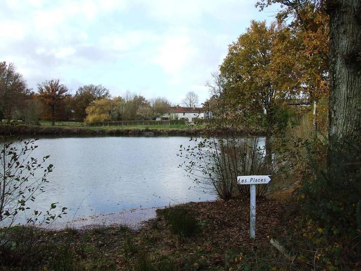 Location de vacances pour 5 personnes, avec Terrasse ainsi que Jardin et Vue à Beaulieu-sous-Parthenay