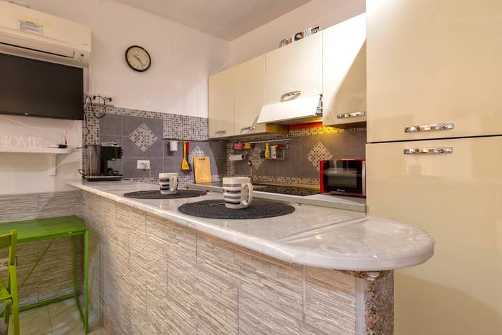 Appartamento intero, Casa vacanze "La Casetta Bianca" con aria condizionata e Wi-Fi in Sassari, Provincia di Sassari