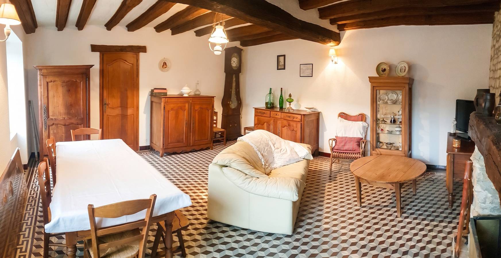 Maison de charme avec jardin aux Trois-Moutiers, 116 m², 6 pers. in Les Trois-Moutiers, Vienne (France)