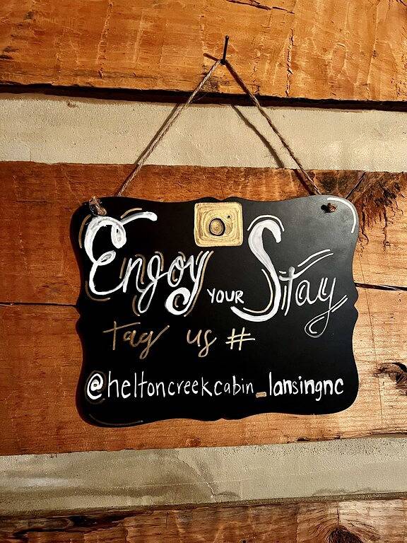 Secluded log cabin w/ hot tub and wood burning fireplace near West Jefferson in Ashe County