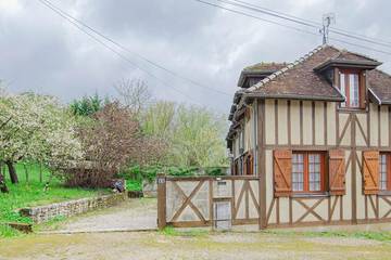 Gîte pour 6 personnes, avec jardin à Clérey