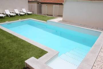 Gîte pour 2 personnes, avec piscine à Puissalicon