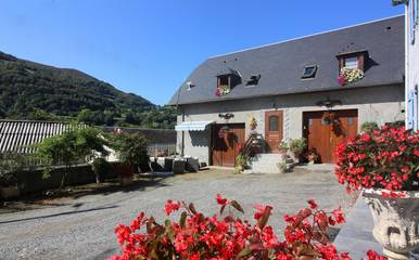 Gîte pour 4 personnes, avec jardin à Juncalas