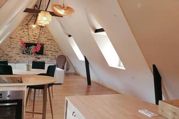Gîte pour 6 personnes, avec terrasse et jardin à Plounéventer