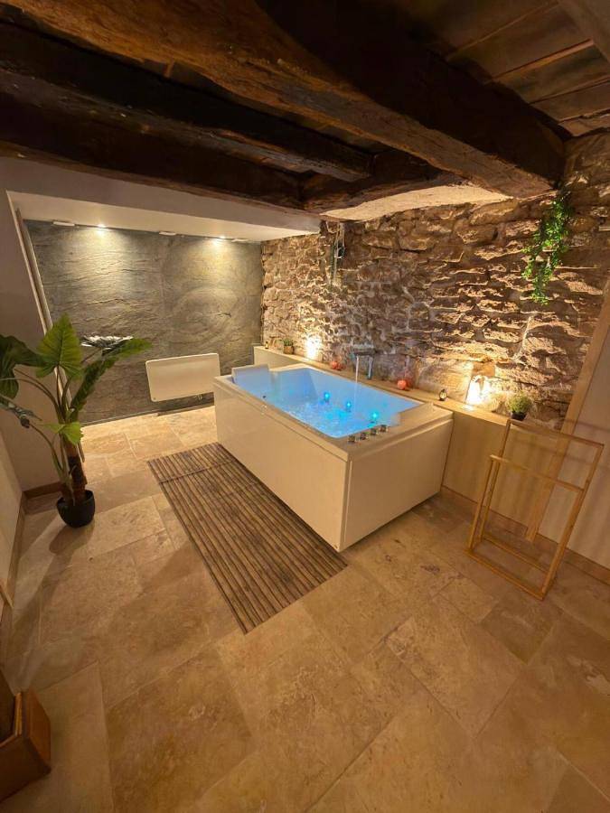 Location de vacances pour 2 personnes, avec Jacuzzi à Saint-Laurent-sur-Saône