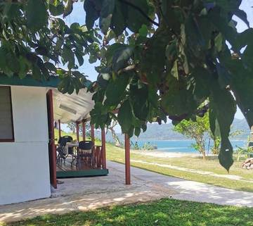 Maison d’hôte pour 3 personnes, avec terrasse et vue dans Huahine
