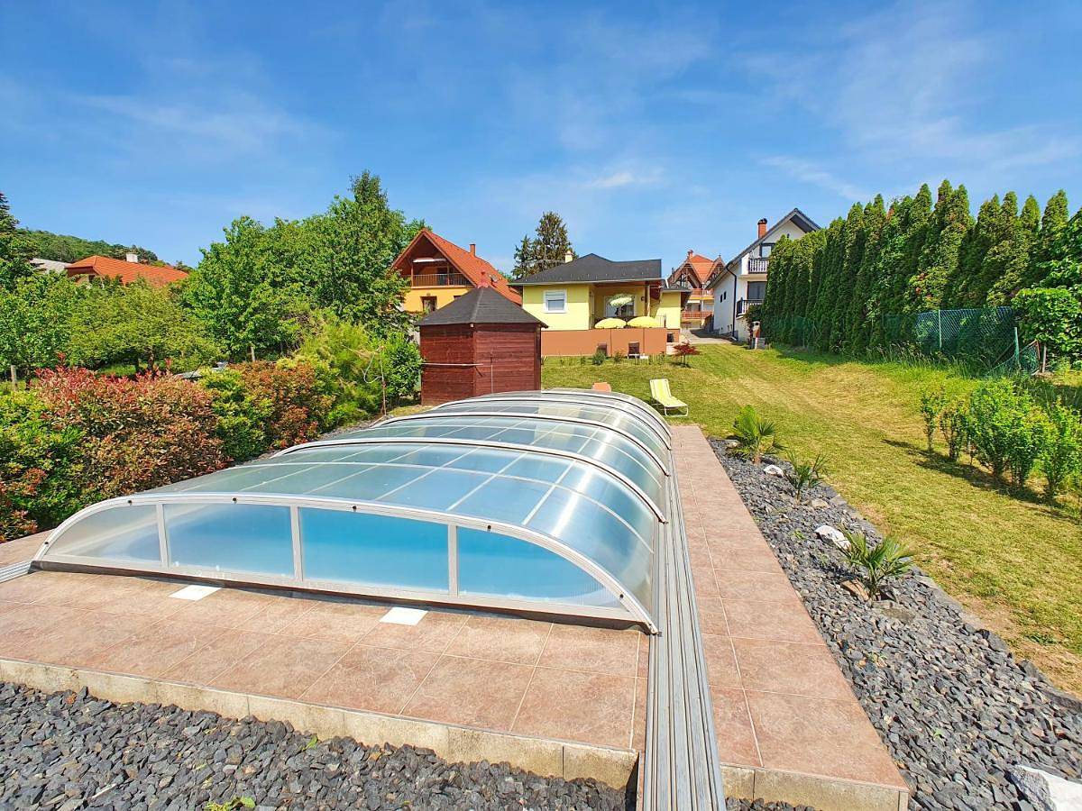 No 68 holiday house Tünde with covered swimming pool in Balatongyörök, Balaton Hochland Nationalpark