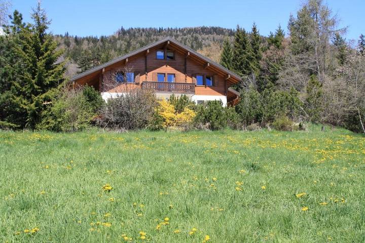 Ferienhaus für 12 Personen, mit Balkon und Terrasse sowie Garten und Ausblick in Arbaz