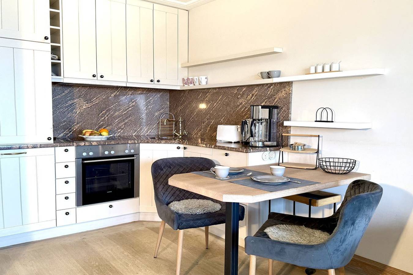 Ganze Wohnung, Modernes Ferienappartement mit Sauna und beheiztem Innen-Pool in Westerland in Westerland, Sylt (Gemeinde)