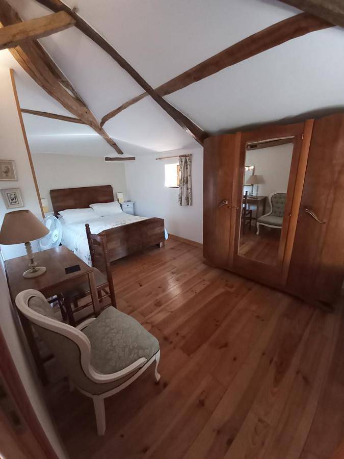 Location de vacances pour 12 personnes, avec terrasse et piscine, adapté aux familles à Saint-Hilaire-des-Loges - 2