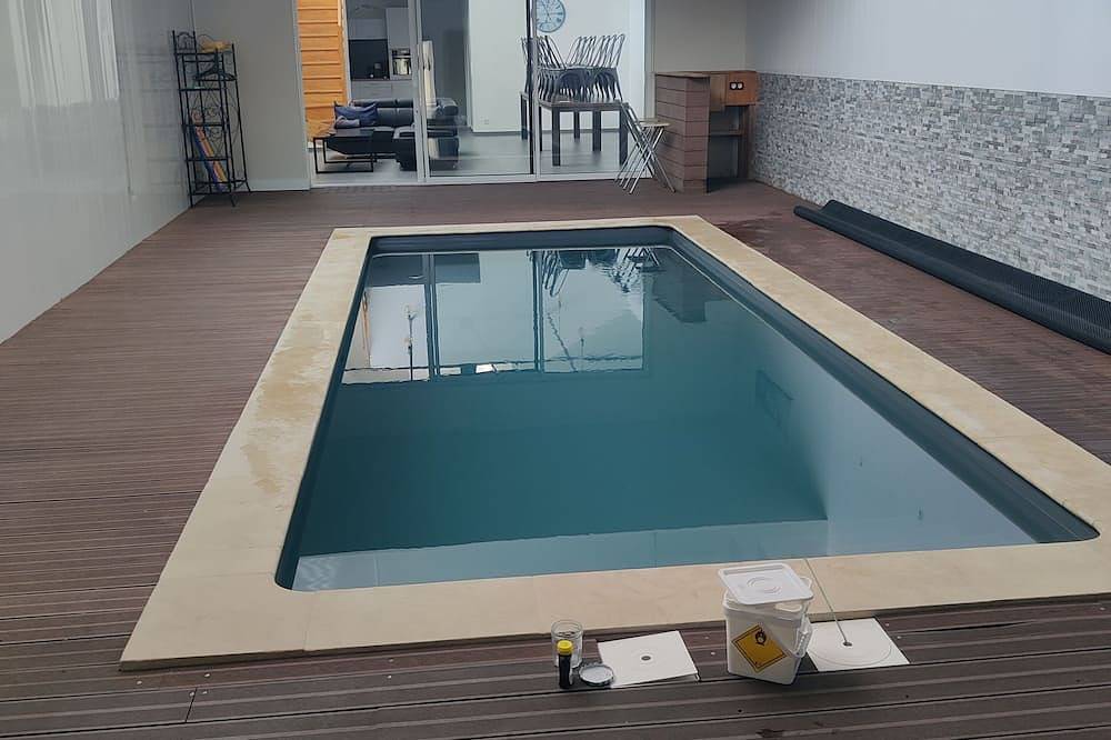 Loft Xxl avec piscine intérieure et salle de jeux in Le May-sur-Èvre, Région de Cholet