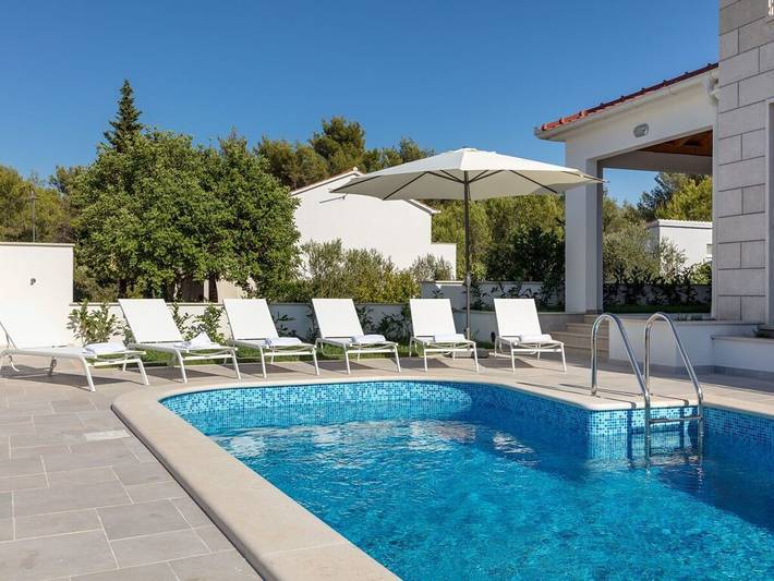 Villa in Milna mit Schwimmbecken in Milna, Brac