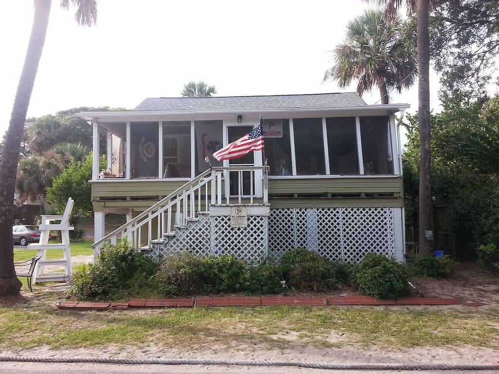 Ganze Wohnung, Hochzeitssuite, Strand, Restaurants, Einkaufsmöglichkeiten, alles innerhalb von 100 Metern! Und Parkin in Folly Beach, Charleston County
