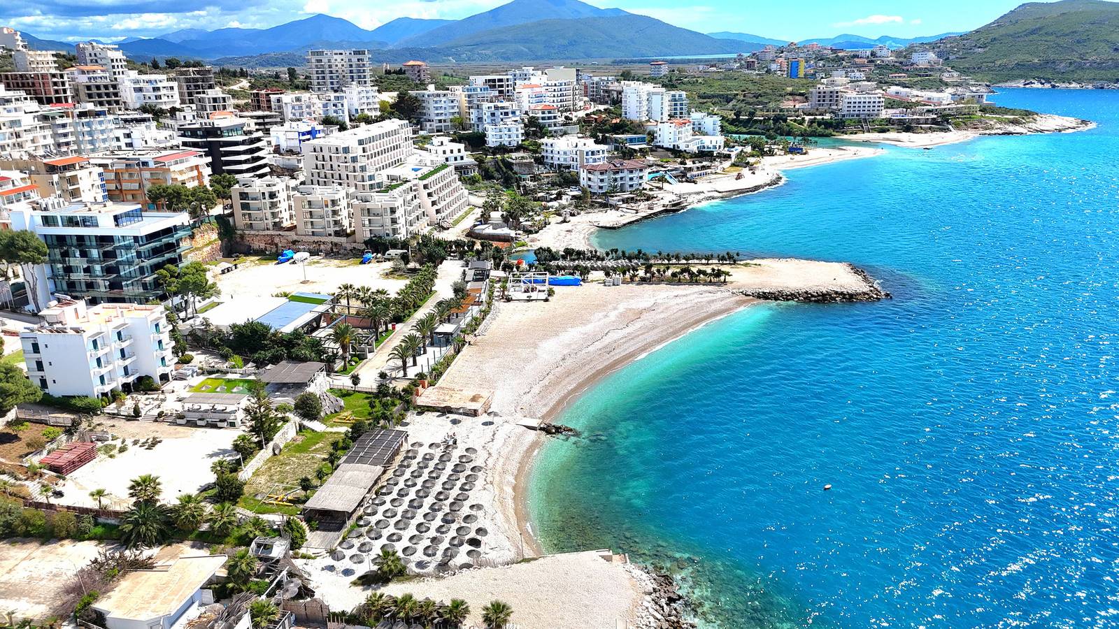 Hel lägenhet, Lägenhet för 5 Personer med balkong in Saranda, Vlora
