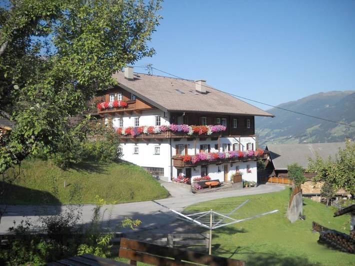 Ferienwohnung für 4 Personen, mit Balkon und Terrasse sowie Garten und Ausblick