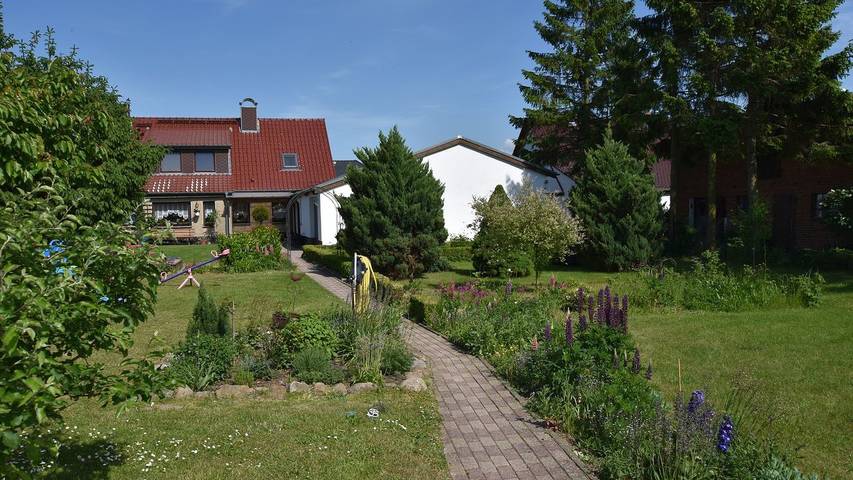 Ferienwohnung für 4 Personen, mit Garten in Blowatz