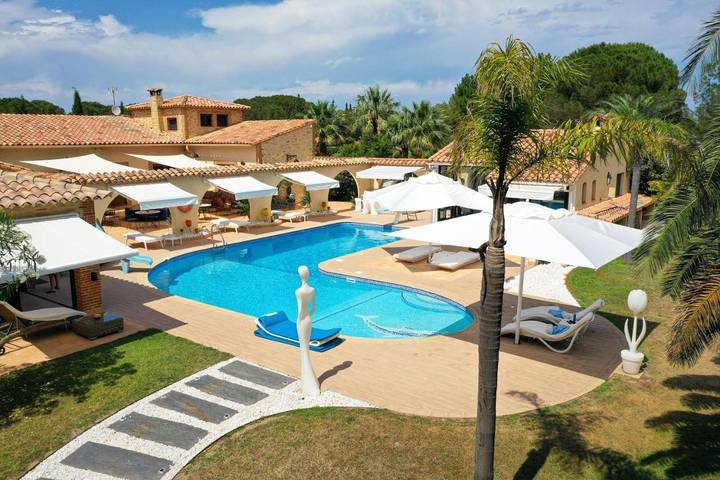 Chambre d’hôte pour 2 personnes, avec sauna et jardin ainsi que piscine et vue