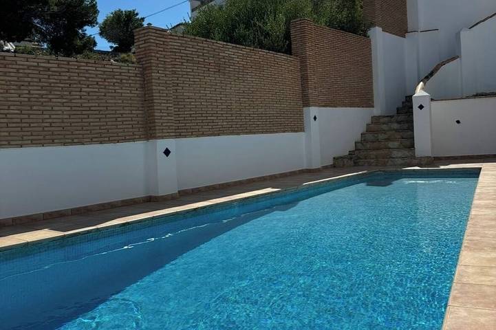 Ferienhaus für 8 Personen, mit Balkon und Pool in Salobreña