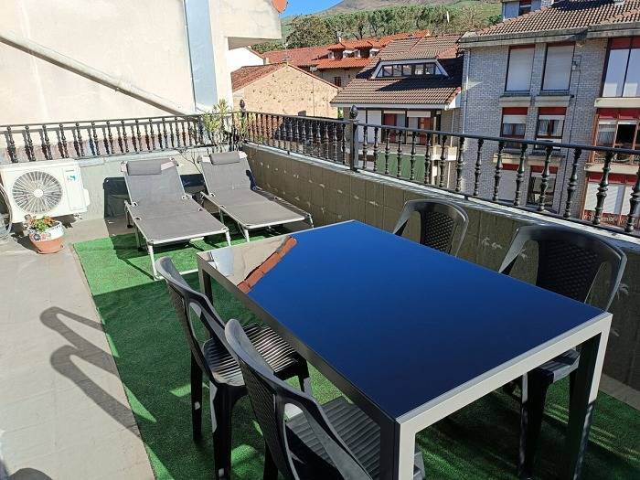 Apartamento vacacional entero, Apartamento con terraza en los Valles Pasiegos in Selaya, Cordillera Cantábrica