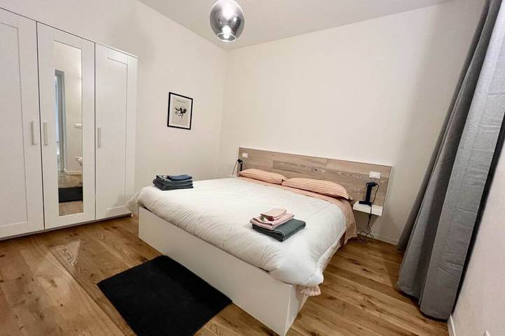 Ganze Wohnung, Guesthost - Roomy apartment of 50 sqm located on the ground floor (steps to access), can accommodate up to 4 people.The accommodation is located near the city center of Mantua, in just 15 minutes walk you can reach all the main attractions and the area i in Mantua, Mantua Provinz