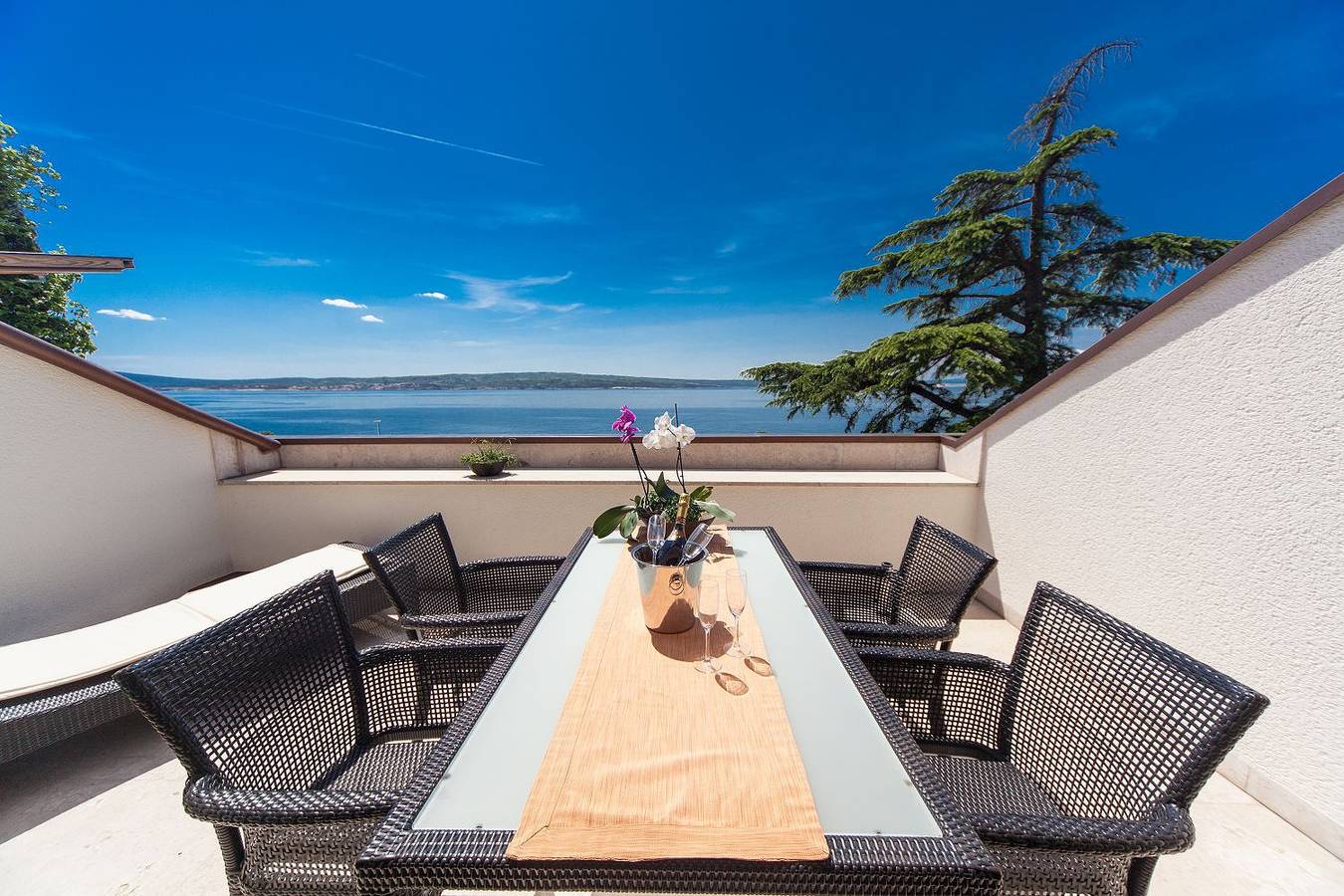 Ganze Wohnung, Atemberaubendes Penthouse direkt am Meer mit Meerblick, 2 Bikes, Fussbodenheizung, Privatparkplatz in Crikvenica, Primorje-Gorski Kotar