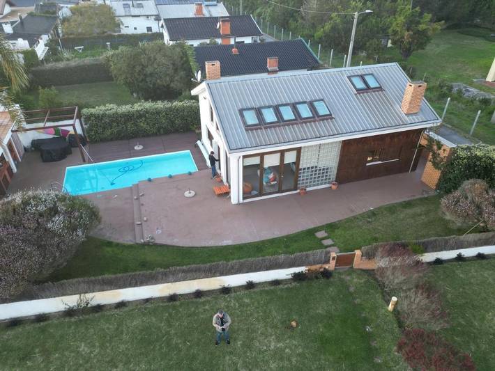 Location de vacances pour 6 personnes, avec vue sur le lac et vue ainsi que jardin et piscine, animaux acceptés à Torreira