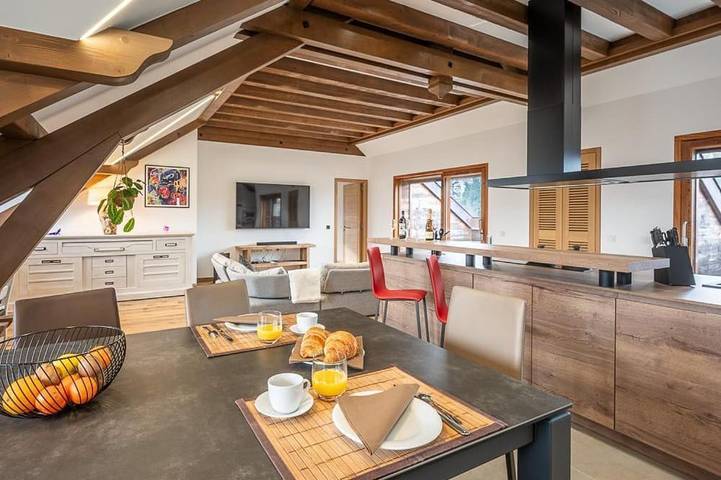 Appartement de vacances pour 6 personnes, avec Balcon et Terrasse ainsi que Jardin et Piscine