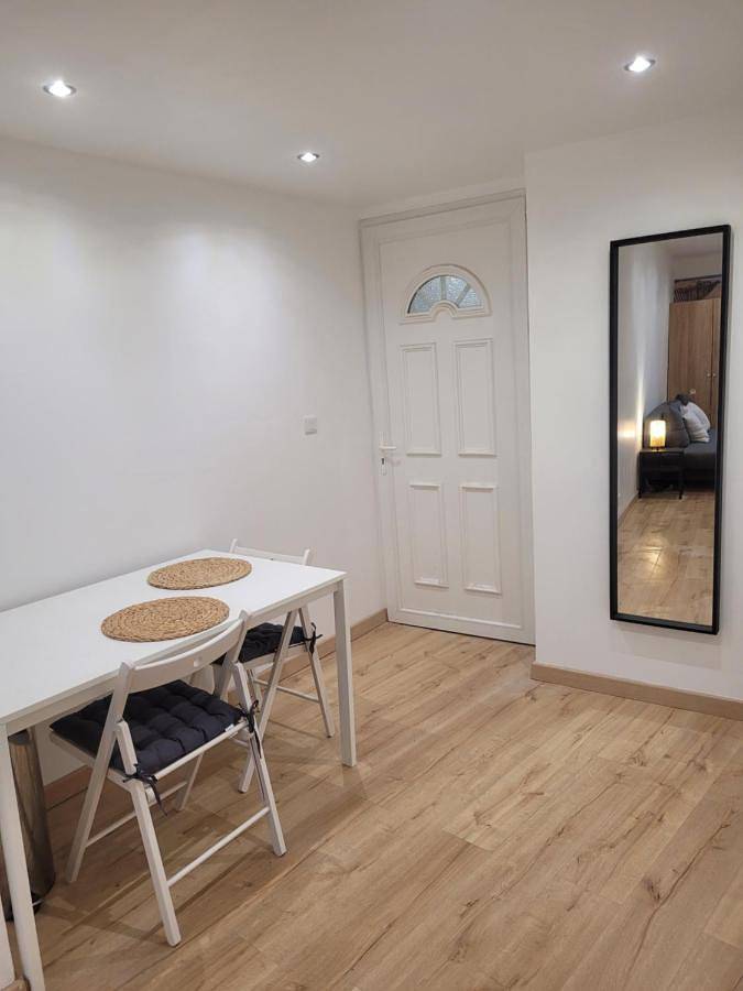 Appartement entier, Cosy Studio in Saint-Mitre-les-Remparts, Côte méditerranéenne (France)