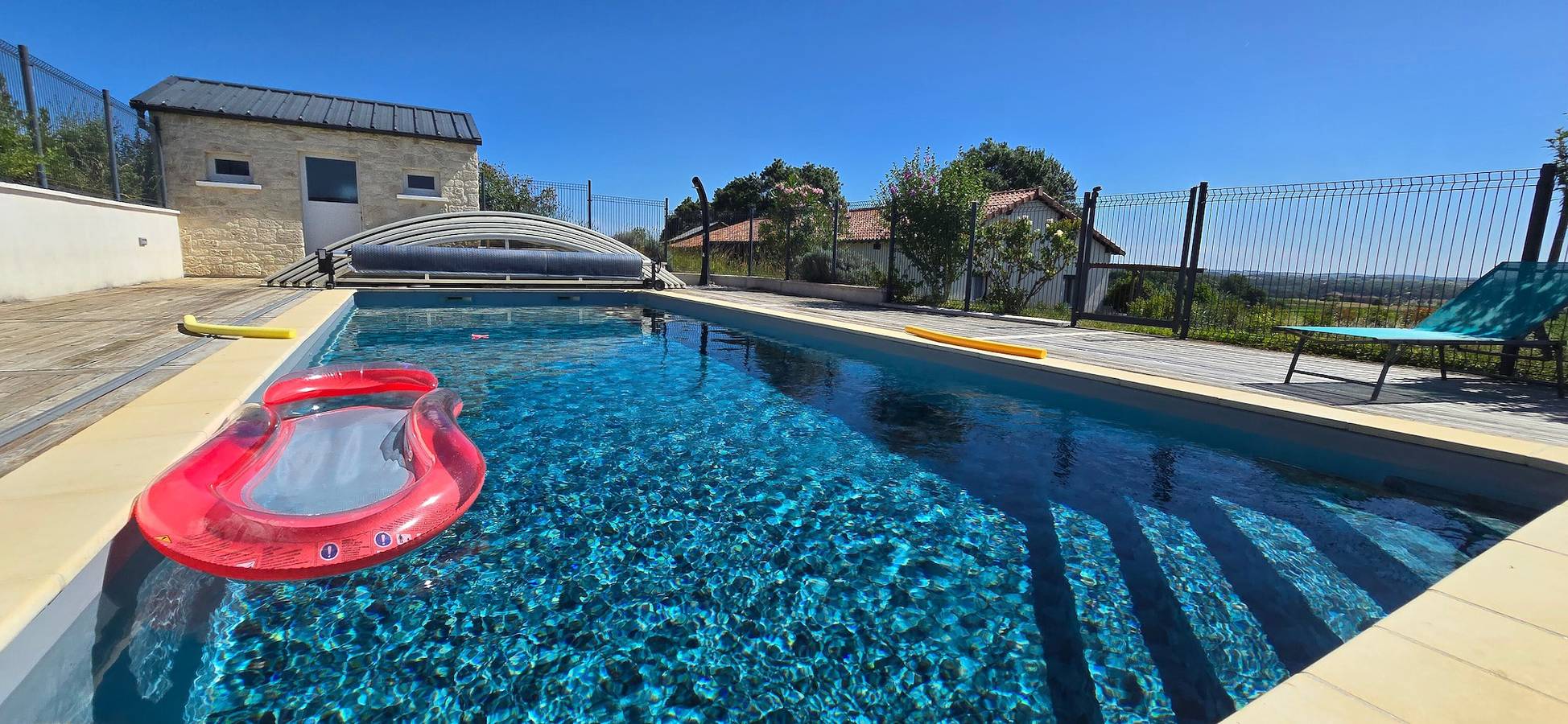 Folle Blanche Gîte in Armagnac with Shared Pool, Private Terrace and Garden in Lauraët, Gers