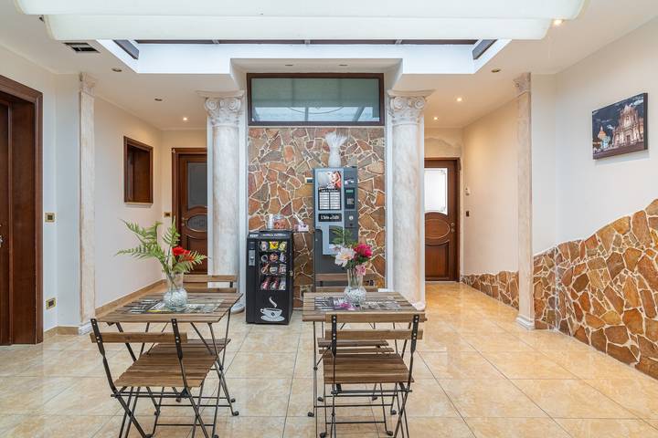 Room 'Wanderlust De Voyage Economy' with Wi-Fi and Air Conditioning in Catania, Catania provins