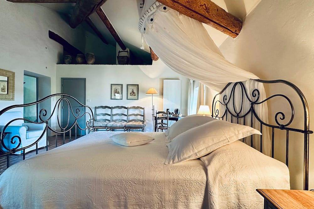 Apartamento entero, La Ponche - Beige Room in Vacqueyras, Vaucluse