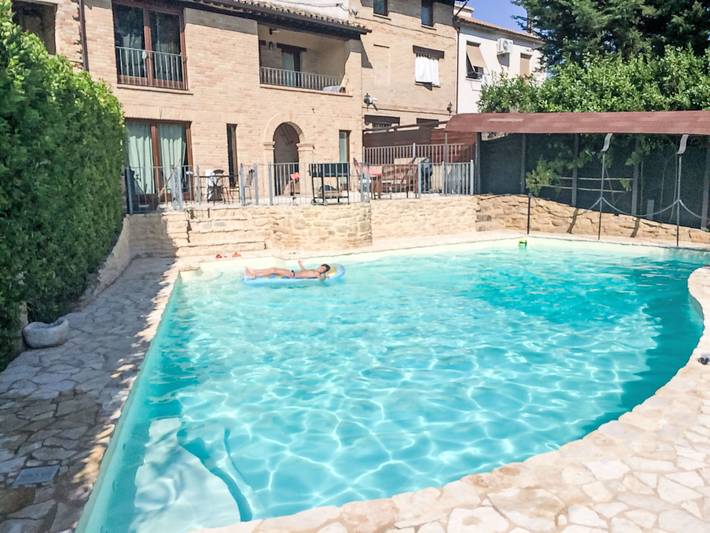 Casa vacanza per 8 persone, con giardino e terrazza nonché piscina per bambini e panorama, con animali domestici a Montegranaro