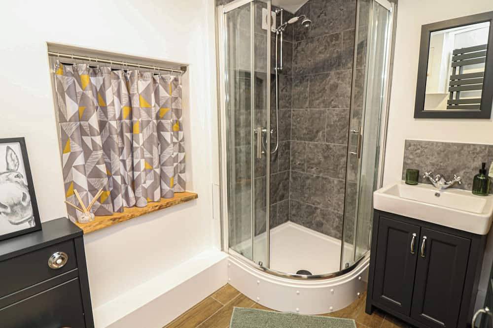 1 Nottingham Road, pet friendly, with open fire in Southwell in Southwell, Nottinghamshire