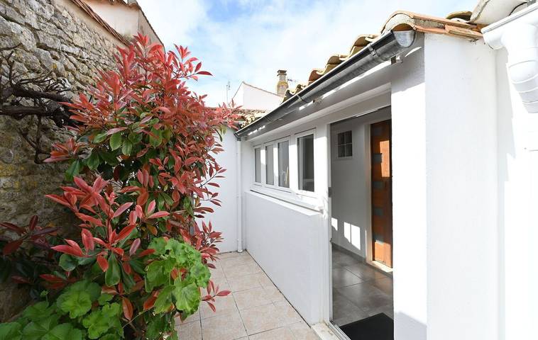 Holiday Home “La Venelle des Ormeaux” with Private Terrace and Wi-Fi in Ars-en-Ré, Ile de Re